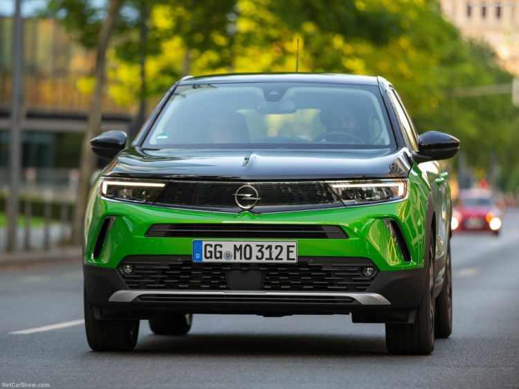 <p>Alman teknolojisini en çağdaş tasarımlarla buluşturan Opel, geçtiğimiz yıl satışa sunduğu ve sınıfında yeni standartlar belirleyen Mokka’nın elektrikli versiyonunu ülkemizde sınırlı sayıda adetle ön satışa sundu.</p>
