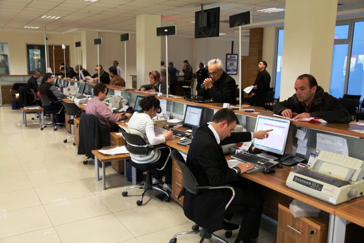 <p><strong>HİZMET SÜRESİ...</strong></p>
<p>Sözleşmeli pozisyonlarda geçen toplam hizmet süreleri, 5434 sayılı Türkiye Cumhuriyeti Emekli Sandığı Kanunu uyarınca ödenecek emekli ikramiyesine esas toplam hizmet süresinin hesabında dikkate alınacak.</p>
