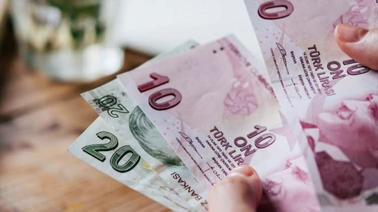 <p>Sosyal güvenlik mevzuatına göre bir yıl 360 gün, 7 yıl ise 2.520 gün. Buna göre, son 2.520 prim gününde en fazla hangi statüde prim günü bildirilmiş ise o statüden emekli olunur.</p>
<p>Sabah</p>