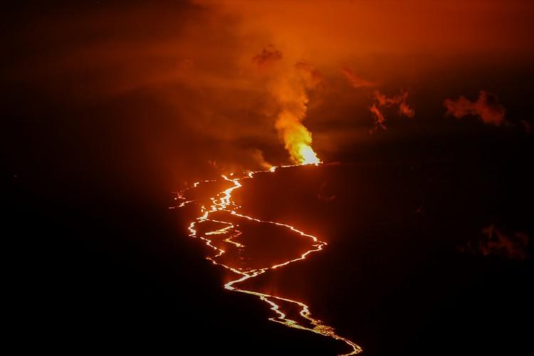 <p><strong>DUMANLAR TÜTMEYE DEVAM EDİYOR</strong></p>

<p>ABD'nin Hawaii takım adalarından Büyük Ada'da bulunan dünyanın en büyük yanardağı Mauna Loa'nın 38 yıl sonra yeniden patlamasının ardından dumanlar yükselişini sürdürüyor.<br />
 </p>
