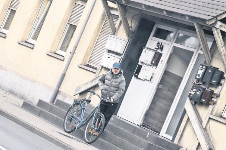<p>ADLI KONTROL ŞARTI VE EV HAPSİ KARARIYLA TAHLİYE EDİLDİ SOLUĞU YURT DIŞINDA ALDI</p>
<p>Burada Emniyet Genel Müdürlüğü Tem Daire Başkanlığı'ndan gelen özel bir ekip tarafından gizli tanık ifadesi hazırlandı. Adana TEM Şube, Karabörk için Adana Cumhuriyet Başsavcılığı'na gizli tanık yapılması için başvurdu. Adana Cumhuriyet Başsavcısı İsmet Avşar tarafından 14 Kasım 2016 tarihinde Karabörk'e 'AFYON' kod ismi verildi ve etkin pişmanlık hükümlerinden faydalanarak, göstermelik bir ifade verdi.</p>