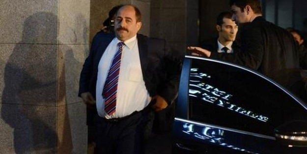 <p>ADETA FETÖ'NÜN KARA KUTULARINDAN BİRİSİ</p>
<p>Karabörk; firar ettikten sonra bir açıklama yayınlayarak verdiği gizli tanık ifadelerini reddetti. Karabörk, FETÖ terör örgütünün adeta kara kutularından birisi. Bunun nedeni ise emekli Binbaşı İhsan Güven ve eşinin öldürülmesi üzerine yürütülen soruşturmayı yürüten isimlerin başında geliyor. Aynı zamanda Karabörk, Ergenekon davasının hem tanığı hem sanığı hem de gizli tanığı olan Osman Yıldırım'ın Sincan F Tipi cezaevinde firari eski savcı Zekeriya Öz, Mehmet Ali Pekgüzel ile birlikte ifadesini alan ve bunun sonucunda Danıştay Saldırısının Ergenekon davasına bağlanması sürecini yürüten isimlerin başında geliyor. Karabörk'ün FETÖ ürünü olan Ergenekon kumpası hakkında çok fazla bilgiye sahip olması onu örgüt için önemli isimlerden yapan unsurlar arasında yer alıyor.</p>
