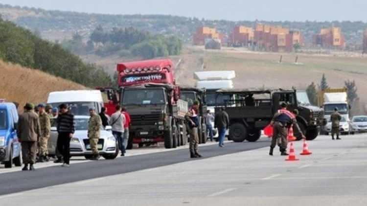 <p>ADANA MİT TIRLARI SORUŞTURMASINI YÖNETTİ</p>
<p>Karabörk, FETÖ'nün bütün ihanet organizasyonlarında ön plana çıkıyor. Öyle ki Mehmet Karabörk, Adana TEM Şube Müdürü iken MİT Tırları kumpasını örgüt adına yürüten isimlerin başında yer aldı. Karabörk, MİT Tırları kumpası öncesinde Adana TEM Şube Müdürlüğü'nde, MİT görevlileri ve bir tır sürücüsünün de aralarında bulunduğu birçok ismi sahte isimlerle "terör örgütü mensubu" olarak ve yasalara aykırı şekilde dinlemesini yaptı. Şırnak Emniyeti TEM Şube Müdürü iken devletin barış görüşmeleri yürüttüğü dönemde süreci baltalamaya yönelik KCK operasyonlarını yönetirken, FETÖ'nün düşman olarak gördüğü dönemin Şırnak Vali'si Vahdettin Özkan ve Özel Kalem Müdürlüğünü yapan Güvenlik Şube Müdürü Murat Çetiner'i adım adım takip edip yaptığı asılsız ihbarlarla PKK terör örgütüyle ilişkilendirdi. Adana TEM Şube Müdürü iken, MİT Tırları kumpasının arka planında Hatay MİT Bölge Müdürlüğü ve Adana MİT Bölge Başkanlığı'nın faaliyetlerini önce izlettirip sonra görevlilerinin telefonlarını dinlettirdi.</p>