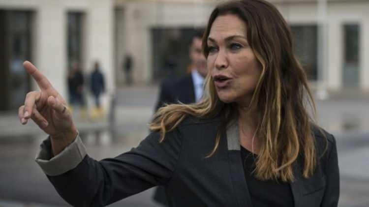 <p><span style="color:#800000"><strong>Avşar'ın Rolex marka ve altın kaplama olan saatinin fiyatı dudak uçuklattı.</strong></span></p>
<p> </p>