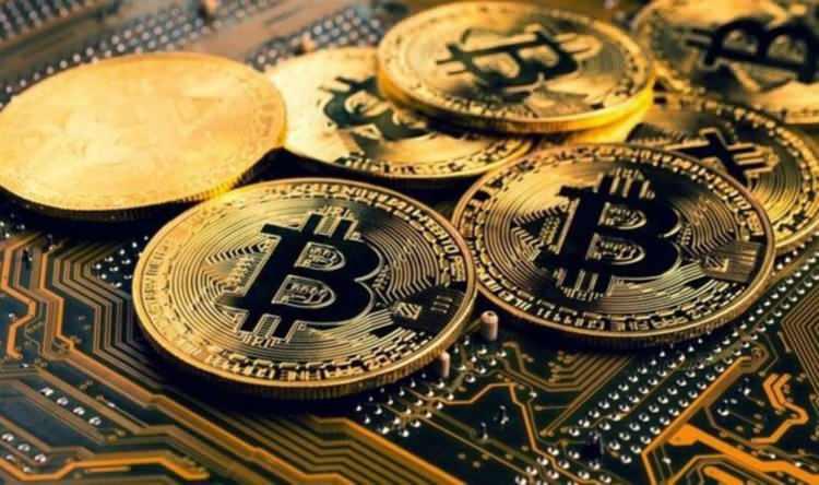 <p><strong>"BEN 25 LİRA SEVİYESİNİ BEKLEYECEĞİM"</strong></p>
<p>Kripto para piyasasında 17 bin dolar görüldükten sonra 16 bin 905 seviyesinde. Bir sonraki ataklarda 18 bin dolara kadar yükselişlerin devam edeceğini tahmin ediyorum. Sterlin dolar paritesindeki yükseliş de dikkat çekiciydi.</p>