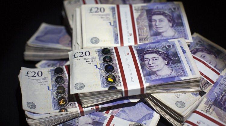 <p>1.2298 görüldü sterlin dolar paritesinde. Elinde dolar bulunanların burada geri çekilme fırsatlarını kaçırmaması gerektiğini uyarmıştım. Sterlin TL kurunda ise 23 lira seviyesi bugün görüldü. </p>