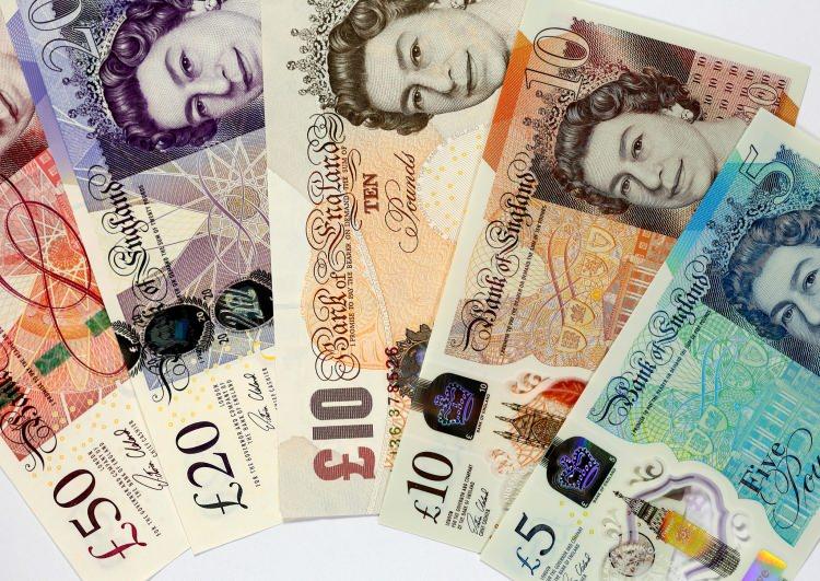 <p>13-14 lira seviyesinden sterlin alanlara yılsonunda 25 lira bekliyorum deyince hiç kimse inanmamıştı. Ben 25 lira seviyesini beklemeye devam edeceğim.</p>