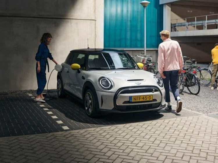 <p><strong>MINI COOPER SE</strong></p>
<p> </p>
<p>MINI Cooper SE Otomatik - 184 BG - Inspired - 916.298 TL</p>