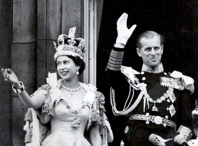 <p><span style="color:#000000"><strong>70 yıllık taht serüveniyle "dünyanın en uzun süre tahtta kalan monark" unvanını taşıyan Kraliçe II. Elizabeth, yıllar boyu başta İngiltere olmak üzere dünyanın hatrı sayılır bir kısmını yönetmeyi başardı. </strong></span><a href="https://www.yasemin.com/"><span style="color:rgb(255, 255, 255)"><strong>(yasemin.com)</strong></span></a></p>
