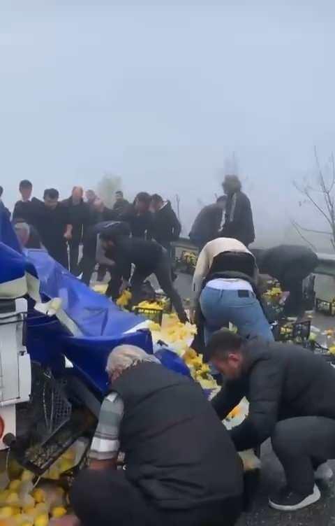 <p>Bölge trafik ve jandarma ekipleri kazayla ilgili soruşturma başlattı.</p>
