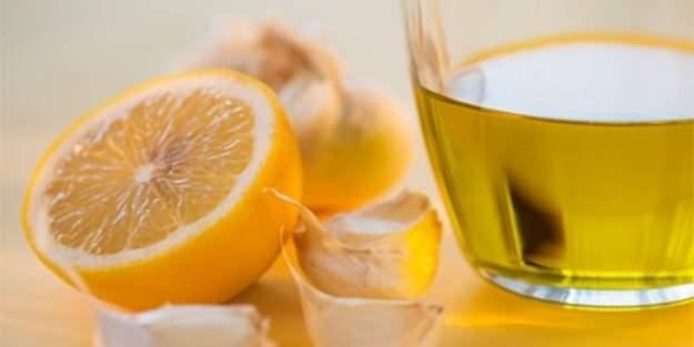 <p><strong>Faydaları saymakla bitmeyen zeytinyağı ve limon birlikte tüketildiğinde vücudu temizlemek, detoks yapmak, safra taşlarını tedavi etmek ve önlemek için kullanılmaktadır.</strong></p>