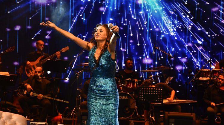 <p>Yıldız Tilbe - 1 Milyon TL </p>