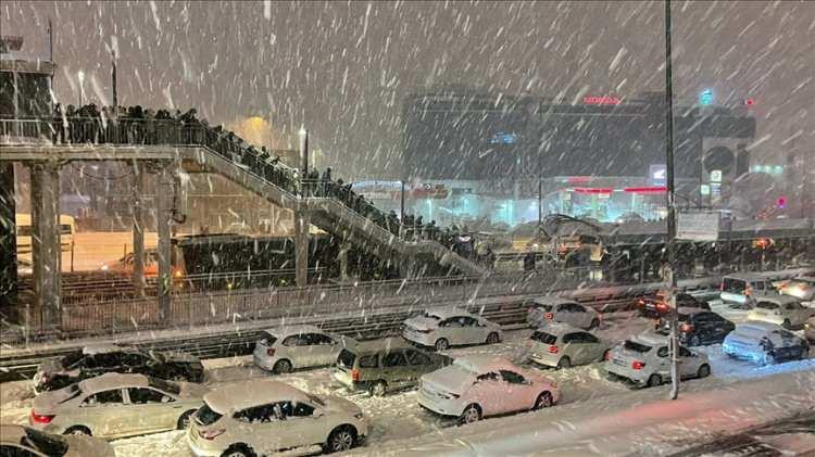 <p>Ayrıca La Nina kışı ile birlikte gece ve gündüz sıcaklıkları arasında 20 derecelik sert sıcaklık farklarının yaşanacağı belirtiliyor.</p>
<p> </p>