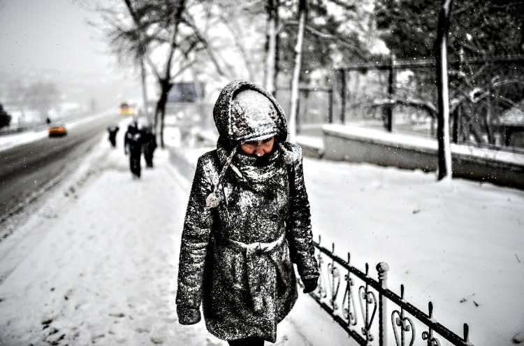 <p><strong>SERT BİR KIŞ YAŞANACAK</strong></p>
<p>10 Aralık tarihinden itibaren kış ayının etkilerinini hissedilmeye başlanacağını belirten uzmanlar soğuk ve sert bir kış yaşanacağını ifade ediyor.</p>