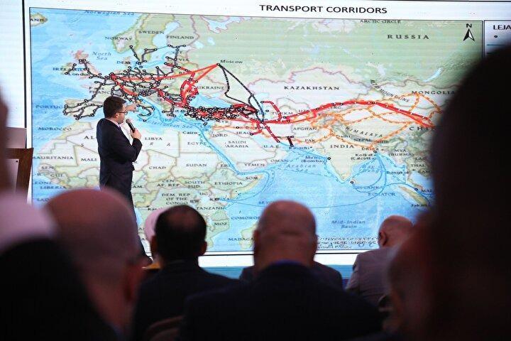 <div>Irak'ın çok önem verdiği devasa proje iki ayaktan oluşuyor. İlk ayağı 2025'te tamamlanması planlanan Faw Limanı'nın yeniden inşasını Güney Koreli şirket Daewoo yürütüyor.</div>
