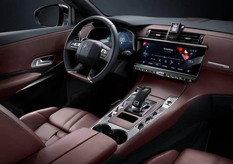<p> Tamamen elektrikli otomobillere olan yolculuğumuzdaki simge model yeni DS 7’de, bir dizel, bir benzinli ve bir de hibrit motor seçeneğiyle ekonomi, verimlilik ve performansı eksiksiz güvenlik teknolojileriyle sunuyoruz.</p>