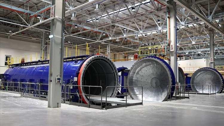 <p> HÜRJET’in birebir yakıt tankları ve yakıt sistemi ile yapılacak testlerde; uçaktaki yakıt transfer, dolum/boşaltım, motor besleme ve havalandırma sistemleri ve sızdırmazlık süreçleri bu tesiste test edilecek.</p>