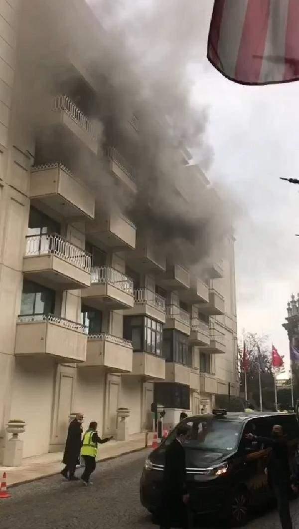 <p>Yangının tadilat yapılan üçüncü katta çıktığını belirten Bakan, "Yangının sebepleri konusunda itfaiye raporu çıkacak. </p>