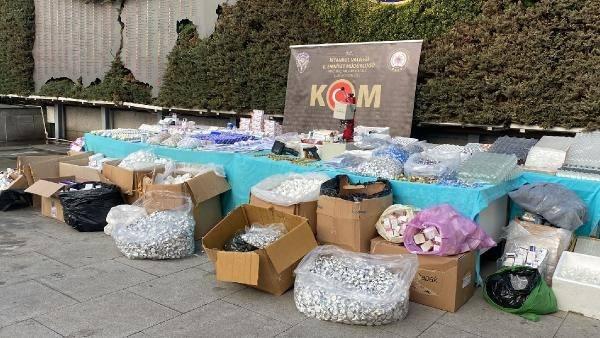 <p>perasyonda 4 kişi gözaltına alınırken, yapılan aramalarda 25 bin 538 adet çeşitli markalarda sahte ilaç, 6 bin 750 adet çeşitli markalara ait sahte boş ilaç kutusu, bin 400 adet çeşitli markalara ait ilaç etiketi, 660 adet çeşitli markalara ait sahte ilaç barkodu, 3 bin 60 adet boş şişe, bin 595 adet çeşitli markalara ait sahte ilaç prospektüsü, 1 ilaç basım makinesi, 280 adet beyaz toz ilaç hammaddesi, bin 950 gram ilaç hammaddesi, 5 bin ilaç şişesi kapağı, 1 kırmızı gıda boyası, sıvı halde 60 ilaç şişesi, 1 rulo jelatin, 5 hard disk, 7 telefon, 1 tablet bilgisayar ile silah ele geçirildi.</p>