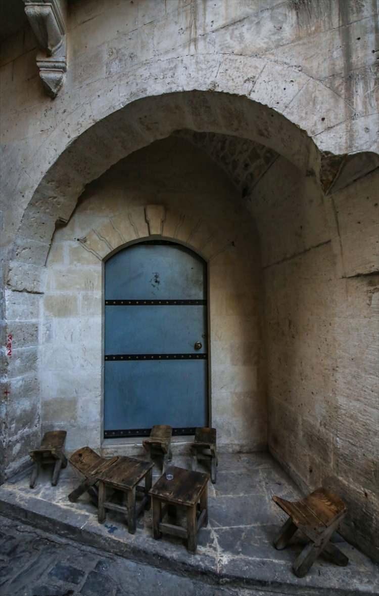 <p>Urfa’da Hacı Kapıları Süsleme Sanatçıları </p>

<p> </p>

<p>Birinci Kuşak Namuslu Ali, Hacı Resit Şaman, Mahmut Sabuncu, Haşim Mısır, Abdurrahman Polat, Abdurrahman Birden, Nihat Kürkçüoglu, Fikret Güney, Halil Sabuncu,</p>

