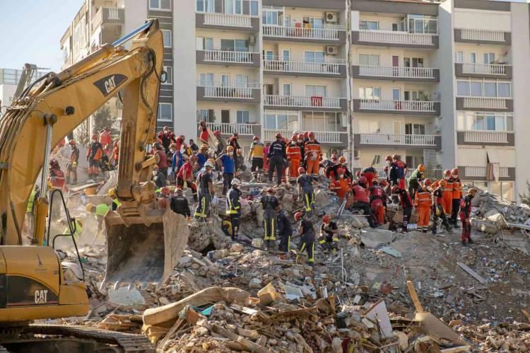 <p>Heyet, yerel mahkemece 4 yıl 5 ay 10 gün hapse çarptırılan Gündüz Uysal’ın hapis cezasının 7 yıl 9 ay 10 güne çıkarılmasına ve yurt dışına çıkış yasağı getirilmesine, ilk mahkemede 12 yıl ile cezalandırılan Mehmet Sedat Boyacı’nın da 6 yıl 8 ay hapis cezasına çarptırılmasına karar verdi.</p>
