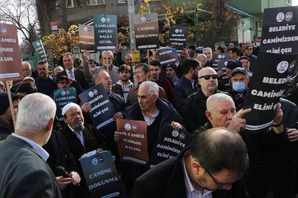 <p>Tepebaşı ilçesine bağlı Eskibağlar Mahallesi Üniversite Bulvarı'nda, 1965 yılında inşa edilen Hal Camii'nin yıkımı gündeme geldi. </p>
