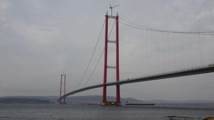 <p>Seyit Onbaşı’nın sırtında taşıdığı top mermisini sembolize eden 4 yapının her biri 75 ton ağırlığında, 20,5 metre yüksekliğinde.</p>