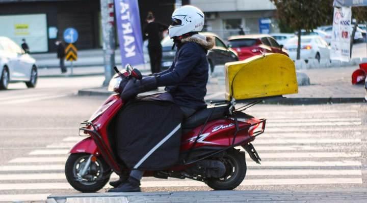 <p><strong>DAHA 2 GÜN ÖNCE İŞE BAŞLAMIŞ</strong></p>
<p>Şahıs daha sonra gözaltına alındı. Yapılan incelemede şahsın 2 gün önce bir şirkette motosikletli kurye olarak işe başladığı öğrenildi.</p>