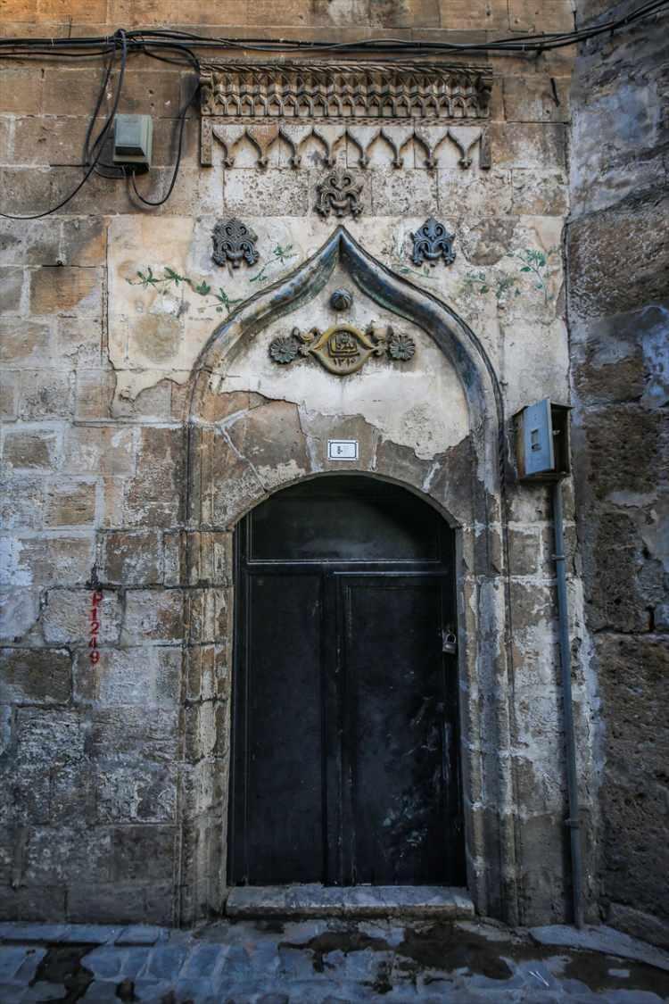 <p>1950'li sonrasında bu sanatı devam ettiren ustalar ise; Abdurrahman POLAT, Abdurrahman BİRDEN ve Mahmut Sabuncu'dur. Yeni nesil ustaların tamamı bu ustaların yetiştirdiği öğrenciler ya da yardımcılarıdır.</p>