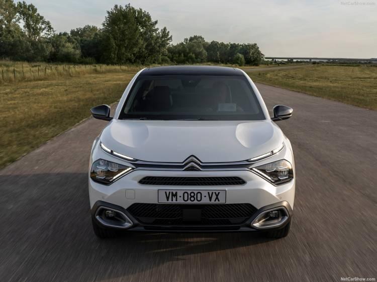 <p>Yeni Citroën C4X’in 510 litrelik geniş bagajı, özellikle ana kabinden izole bir bagaj beklentisi olan ve arka koltuk konforuna önem veren kullanıcılar tarafından memnuniyetle karşılanacak.</p>
