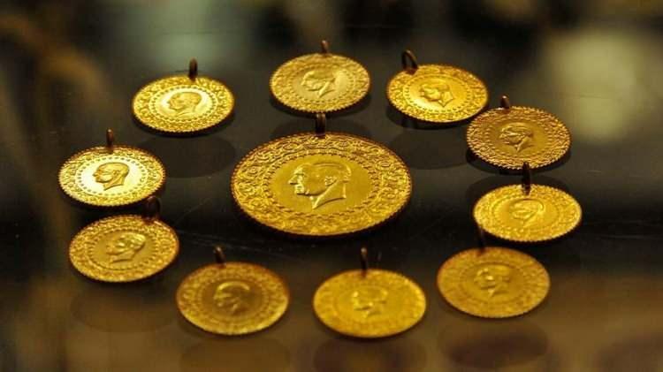 <p>2022 yılı başı itibarıyla bin 750 seviyelerinde başlayan ons fiyatımız, 2022 yılı içerisinde 2 bin 50 bandına yükselmiş ve sonrasında tekrardan bin 750 bandına düşmüştür. Bu şu demektir ki normal şartlar altında dünyada genel beklenti itibarıyla 2 bin 50 seviyelerine çıkması gerekirken, şu anda bin 760 seviyelerindedir” şeklinde konuştu.</p>
