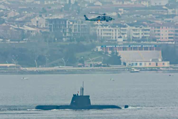 <p>Yeni tip denizaltı projesi kapsamında Gölcük Tersanesi’nde yapımı tamamlanan TCG Pirireis denizaltısının deniz testleri için İzmir Körfezi'nde teste başladı.</p>

<p> </p>
