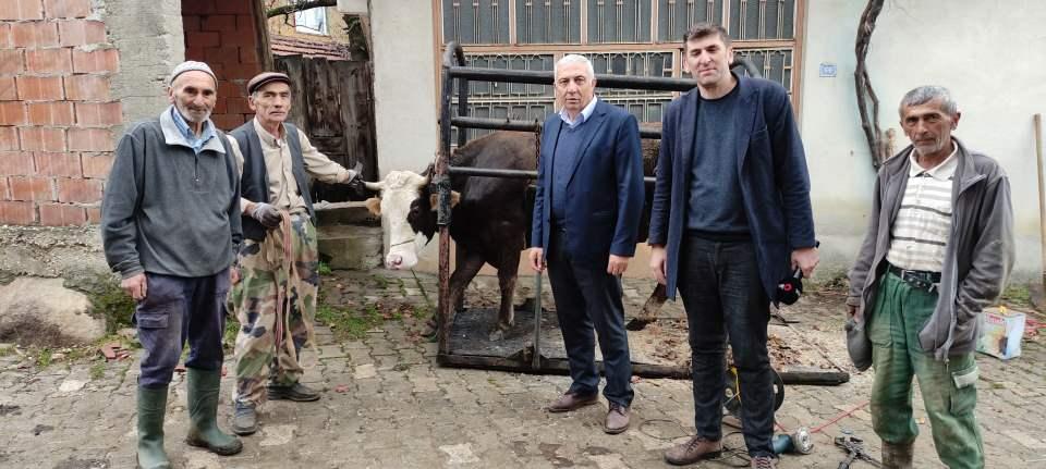 <p>Pınarcık köyü Dernek Başkanı İsmail Tosun, "Köyümüzde yaşayan Halil abi bölgede bu işi yapan tek kişi hayvanların tırnak bakımını yapıyor. Bu sayede hayvanların süt verimi artıyor. Abimize çok teşekkür ediyoruz" şeklinde konuştu.<br />
 </p>
