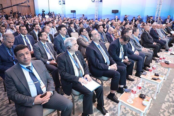 <p>Gerek Büyük Faw Limanı inşası gerekse Kuru Kanal koridoru projeleriyle ilgili zorluklar ve fırsatlara dair değerlendirmede bulunan Fartoosi, "Şimdiye dek siyasi alanda herhangi bir zorlukla karşılaşmadık. Sık aralıklarla Türkiye ile istişarelerde bulunuyoruz, toplantılar yapıyoruz çünkü bu proje iki ülke arasında bir köprü gibi, ortak bir proje." ifadelerini kullandı.</p>
