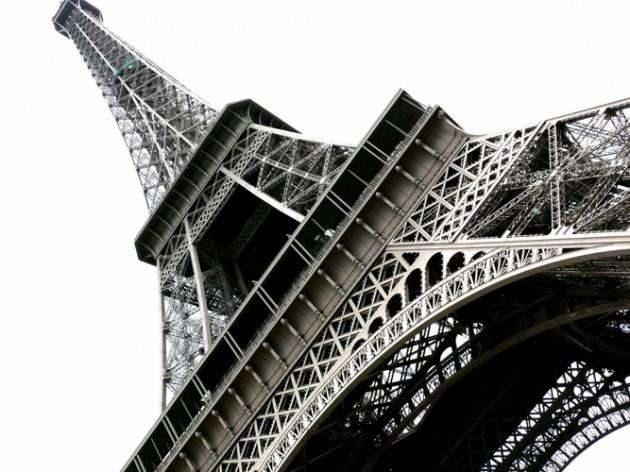 <p>Eiffel Kulesi’nin tepesine çıkana kadar 1792 basamak vardır.</p>