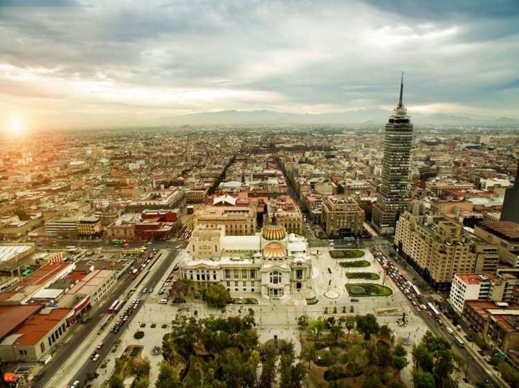 <p><strong>KUZEY AMERİKA'NIN EN BÜYÜK KENTİ</strong></p>

<p>Yeni bir araştırma, Meksika’nın başkenti Mexico City’nin durdurulamaz bir şekilde yerin altına doğru battığını gösteriyor. Bununla birlikte 21 milyondan fazla nüfusu ile Mexico City Kuzey Amerika'nın en kalabalık şehri ünvanına sahip.</p>
