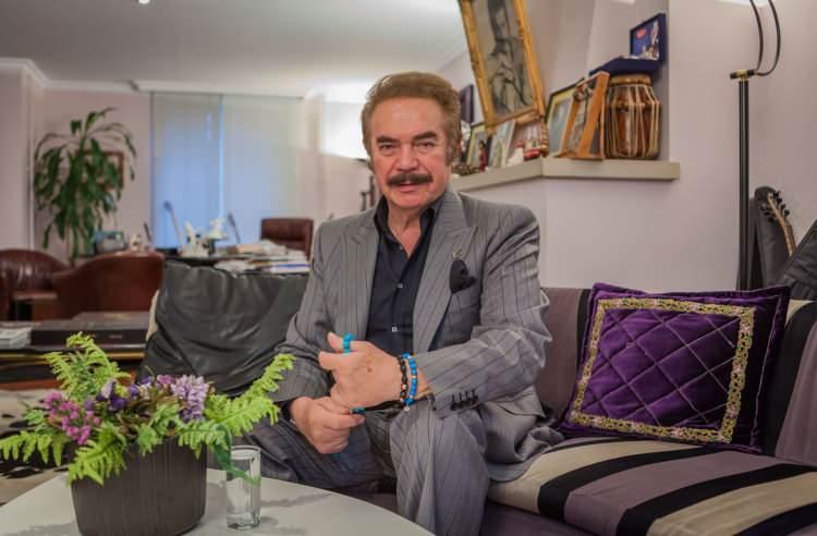 <p><span style="color:#8B4513"><strong> "Bunlar tam bir çete! Her yer bunlarla doldu. Sürekli para istiyorlar" ifadelerini kullanarak, otomobiline bindi.</strong></span></p>