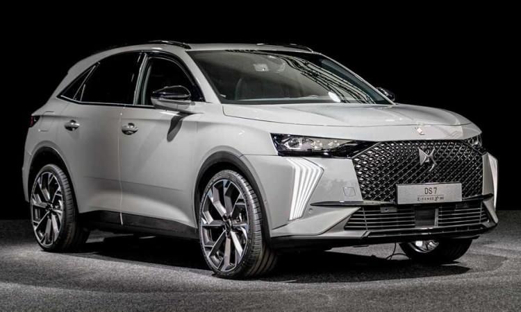 <p> Yeni DS 7 ile premium SUV segmentinde ‘Fransız Lüksü’nü sunan yegane marka olarak bugüne kadar bizleri tercih edenlere sunduğumuz ürün ve hizmetlerin sağladığı memnuniyet ile yeni müşterilerle buluşuyoruz.”</p>
