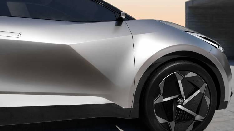 <p> Japon üretici, yeni Toyota C-HR'ın ön gösterimi olarak bugün <strong>C-HR Prologue konseptini</strong> gösterdi. Yeni jenerasyonla birlikte <strong>PHEV yani şarj edilebilir hibrit versiyon </strong>da geliyor.</p>
