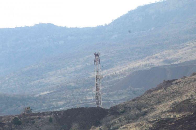 <p><strong>GABAR DAĞI'NDAN GÜNLÜK 5 BİN VARİL PETROL ÇIKIYOR</strong></p>
<p>Şırnak’ta Gabar Dağı'nın terörden alındırılmasının ardından yapılan aramalarda adeta petrol fışkırdı. Bölgede açılan 14 kuyudan günde ortalama 5 bin varil petrol çıkarılıyor.</p>
<p> </p>