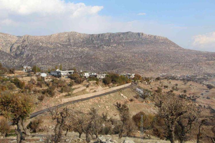 <p>Terör örgütünün en önemli barınma bölgelerinden olan Cudi ve Gabar dağlarının birleştiği alanda güvenlik güçlerinin kararlı terörle mücadele operasyonları sonucunda bölge terörden temizlendikten sonra yer altındaki zenginlikler de ortaya çıkarıldı.</p>