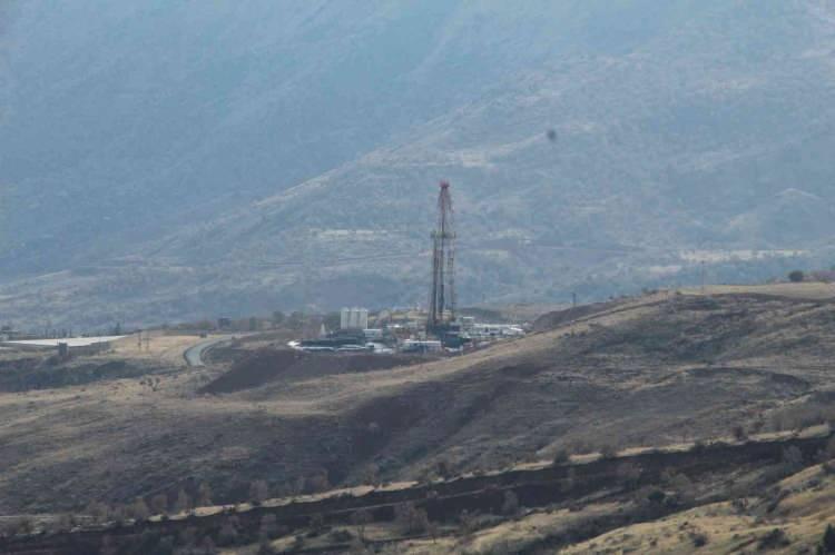 <p>Türkiye Petrolleri Anonim Ortaklığı (TPAO), Siirt’in Şirvan ilçesinde Şirvan-2 adlı bir sondaj kuyusu açarak petrol arayacak.</p>

<p> </p>
