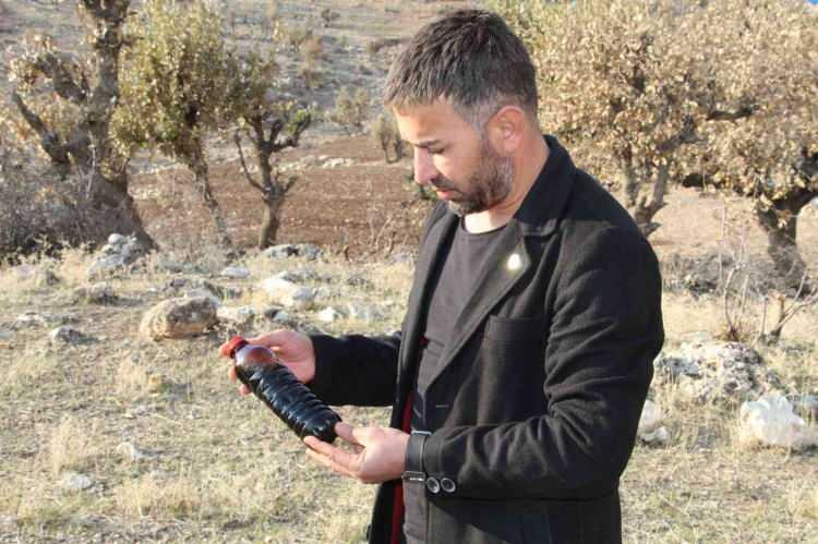<p>Gabar Dağı eteklerindeki Kayaboyun köyü sakinleri, bölgede bulunan petrolden dolayı sevinçlerini dile getirdi. Vatandaşlar, köylerinde bulunan petrolün hem bölgeye hem de ülke ekonomisine büyük katkı sağlayacağını ifade etti. Köy sakinlerinden Hakan Vural, “Bundan 3 yıl önce Türkiye Petrolleri bölgede sismik çalışması yapınca hiçbirimiz inanmıyorduk burada petrol çıkacağına.</p>