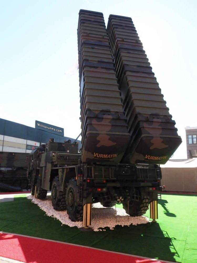 <p>Öte yandan Roketsan Genel Müdürü Murat İKİNCİ, Mart 2022’de yaptığı açıklamada, iki farklı ülkeden OMTAS ve UMTAS Tanksavar Füzesi siparişi alındığını açıklamıştı.</p>

<p> </p>

<p>Özellikle KHAN gibi gelişmiş silah sistemlerinin ihracatıyla Türk savunma sanayiinin kaynaklarının arttırılması oldukça olası. Bakalım daha hangi ülkelerde, Türk füzelerini göreceğiz…</p>
