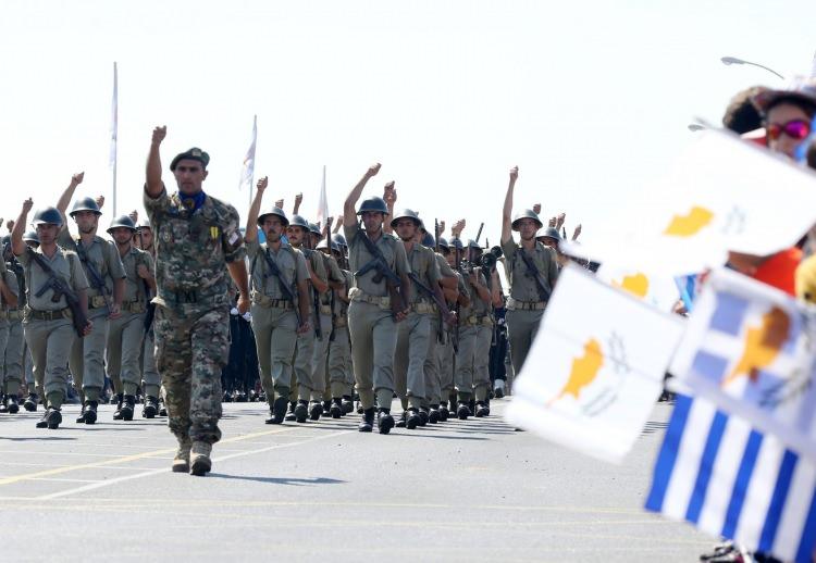 <p>GKRY'nin son dönemde silahlanma programlarına ayırdığı bütçe ve ABD'nin Rumlara yönelik silah ambargosunu kaldırmasını değerlendiren Tatar, her iki durumu da yakından ve sabırla takip ettiklerini bildirdi.</p>