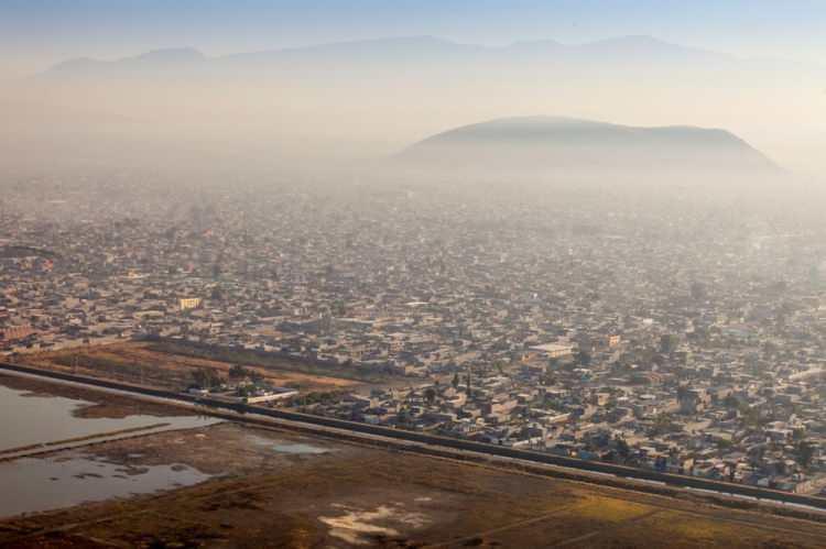 <p>ABD’li ve Meksikalı bilim insanları yaptıkları çalışma kapsamında, GPS ve İnterferometrik Sentetik Açıklık Radarı’ndan (InSAR) daha yeni bilgiler de dahil olmak üzere yüzyıldan fazla bir süredir kaydedilen çeşitlli alanlardaki veriyi analiz etti. Araştırmacıların bulgularına göre, Mexico City’teki eki çökme seviyesi artık yerden ne kadar su çekildiğinden bile etkilenmiyor.</p>