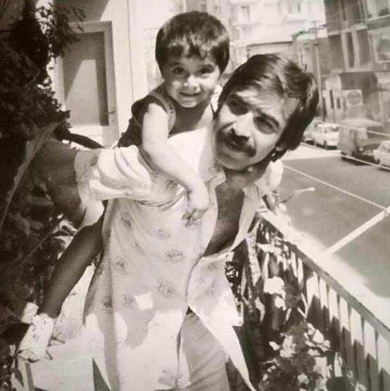 <p>'Mersin 1980' notu ile paylaşılan bu fotoğraftaki minik çocuk ise...</p>