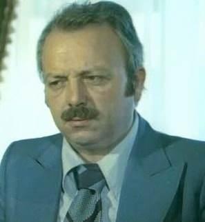 <p><strong>Uzun yıllar boyunca Şehir Tiyatrolarında çalıştı.</strong></p>