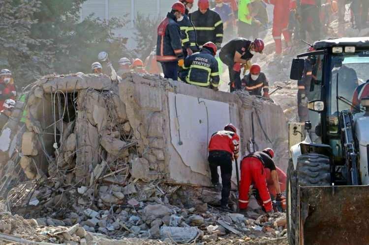 <p>İzmir’deki depremde yıkılan ve 15 kişinin hayatını kaybettiği Doğanlar Apartmanı B Blok’a ilişkin davada yerel mahkemece 3 sanığa verilen hapis cezaları, istinafta değişti.</p>
