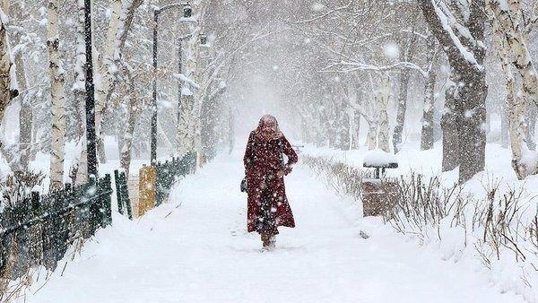 <p> Uzmanlar İstanbul da dahil olmak üzere çok sayıda il için kar yağışı alarmını çaldı.</p>
